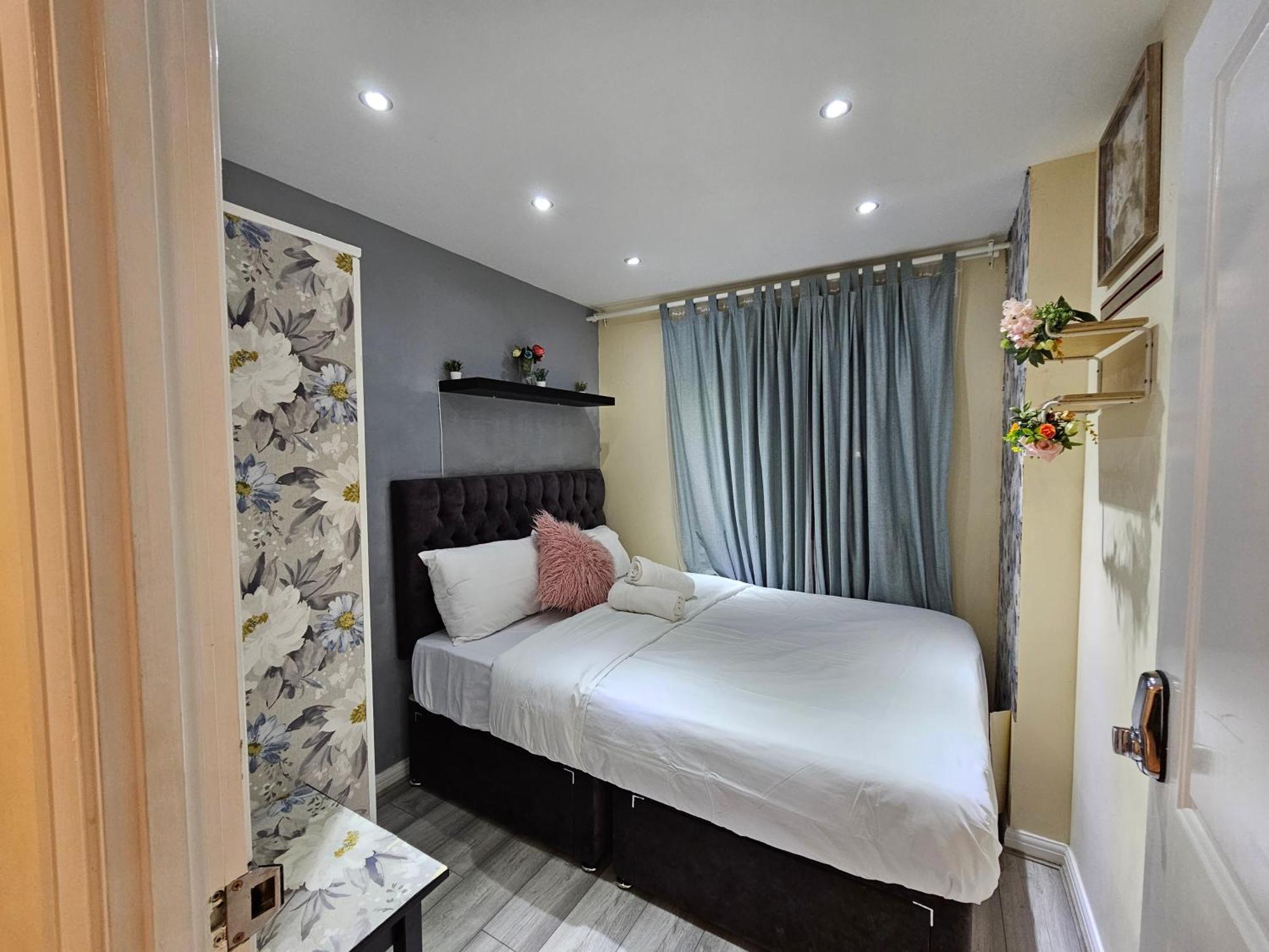 Wallwood Rooms London Exterior photo